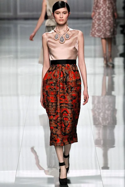 Look 30